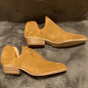 Gianni Bini Booties 7.5 Never Worn